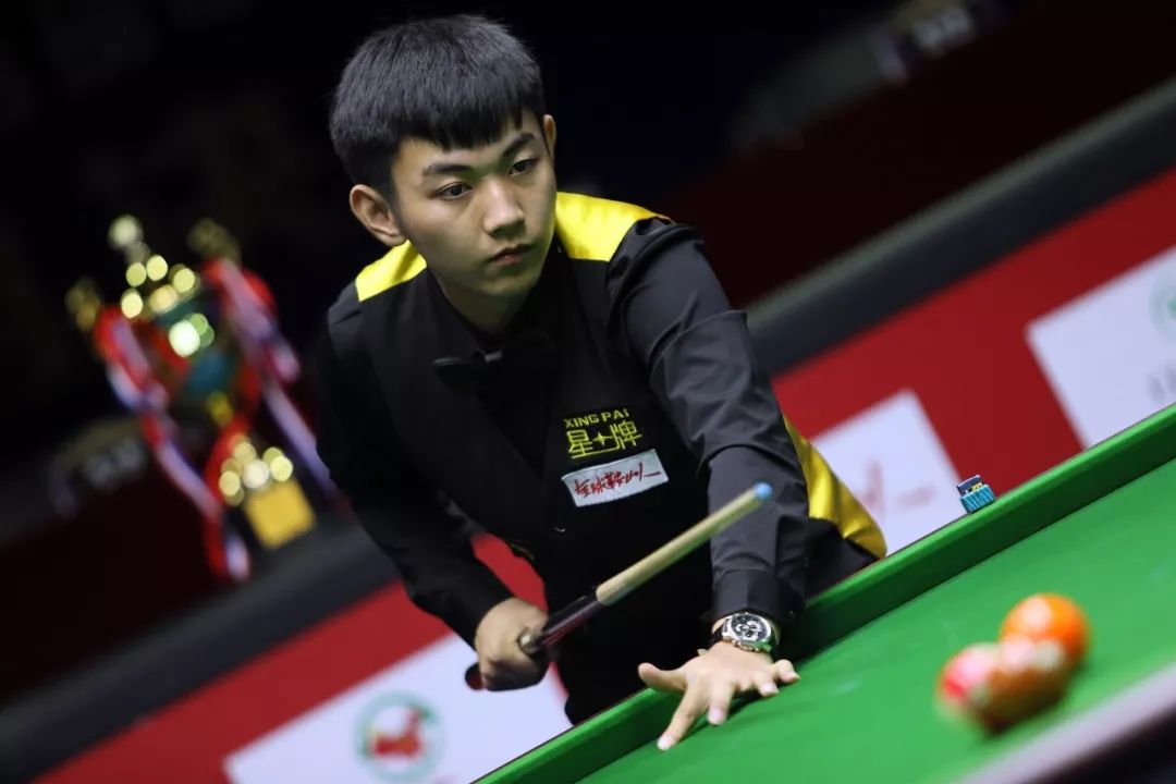 更折射出了 更折射出了